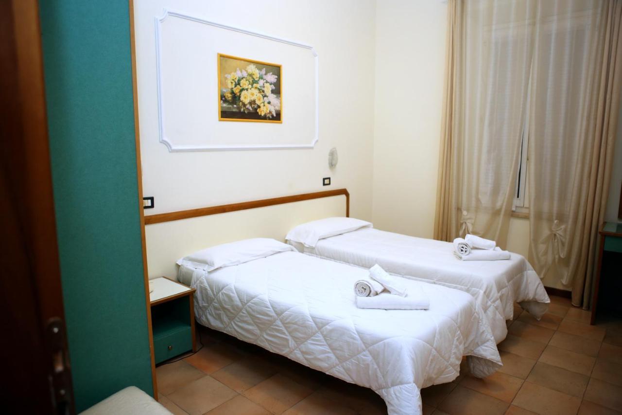 Hotel La Torre Rimini Buitenkant foto