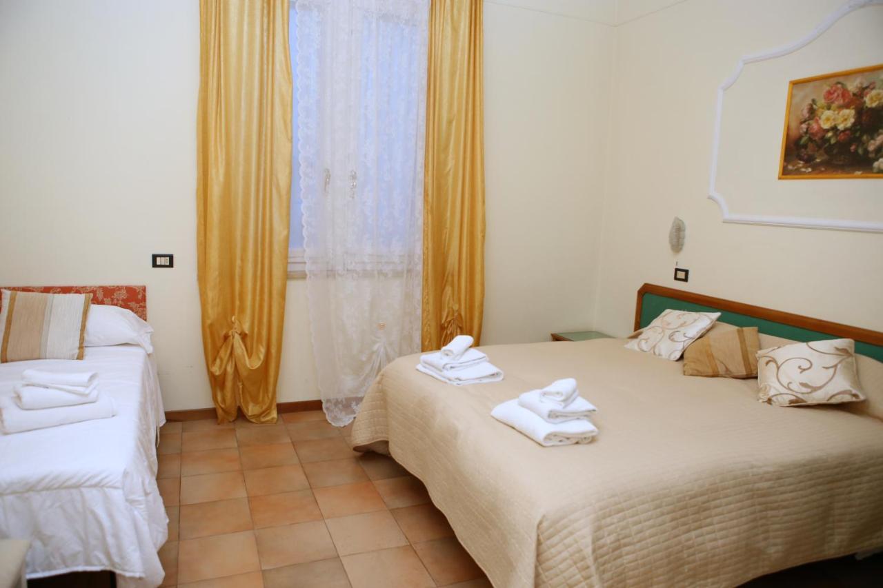 Hotel La Torre Rimini Buitenkant foto