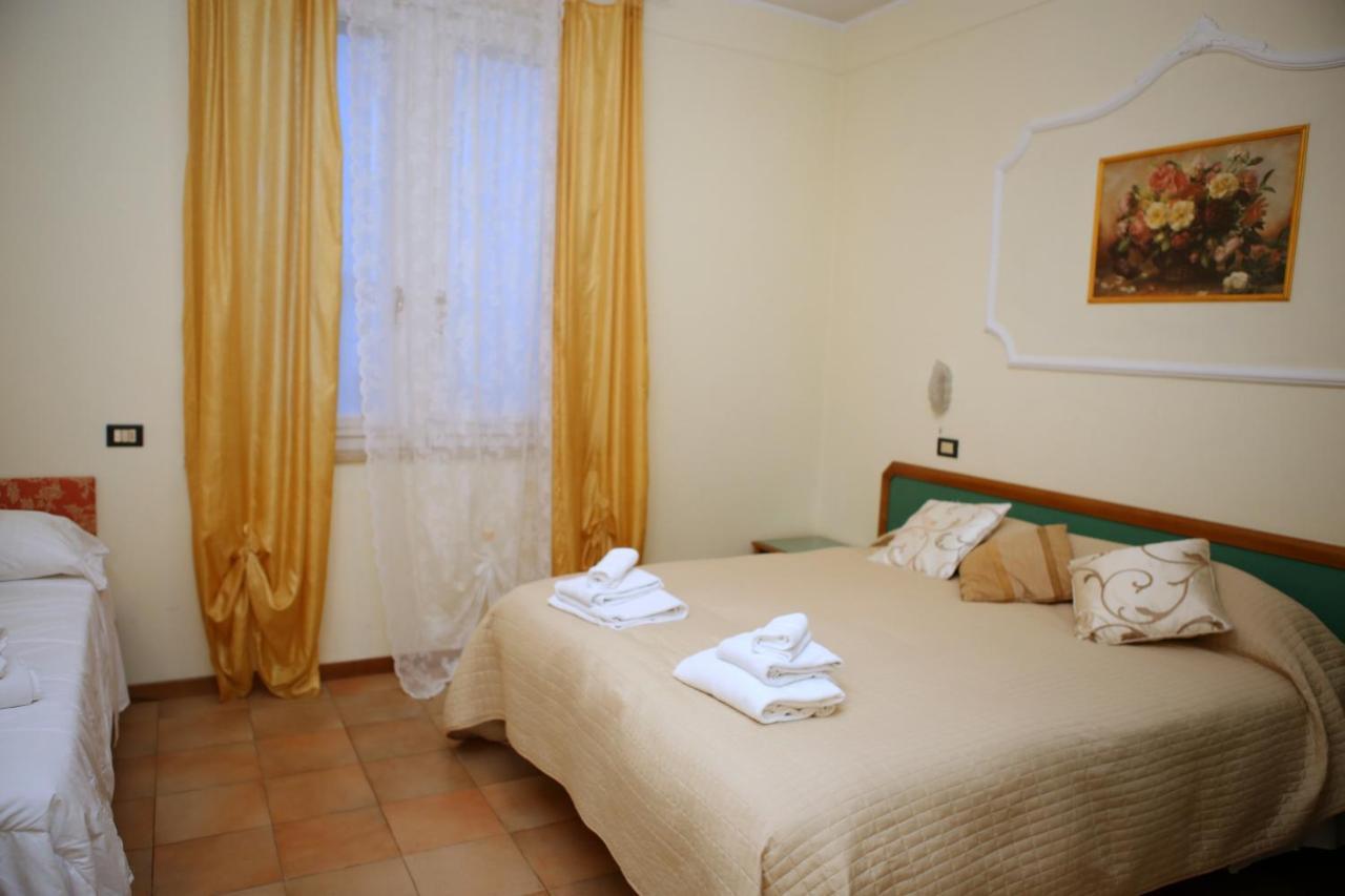 Hotel La Torre Rimini Buitenkant foto