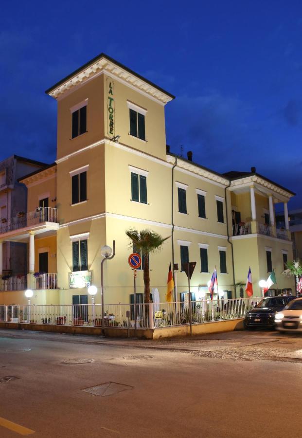 Hotel La Torre Rimini Buitenkant foto
