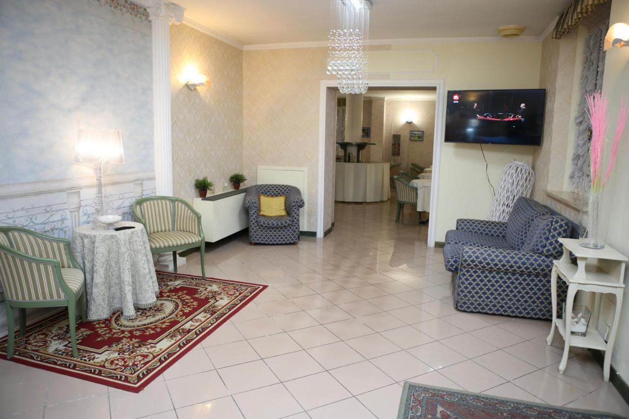 Hotel La Torre Rimini Buitenkant foto