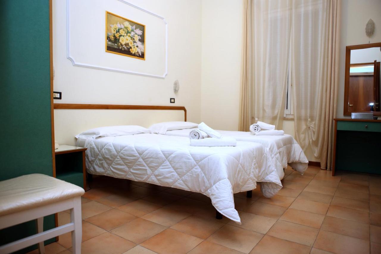 Hotel La Torre Rimini Buitenkant foto
