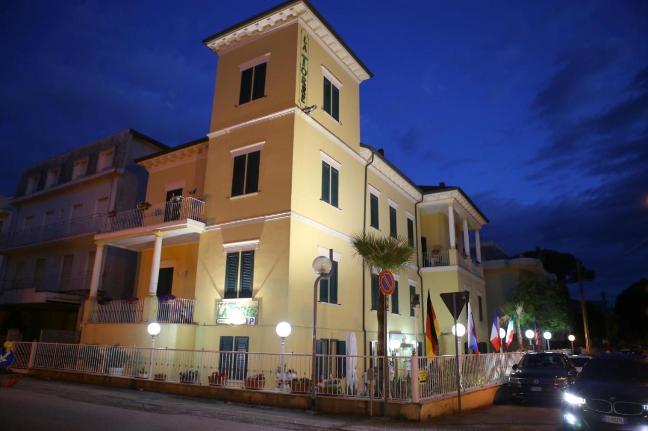 Hotel La Torre Rimini Buitenkant foto