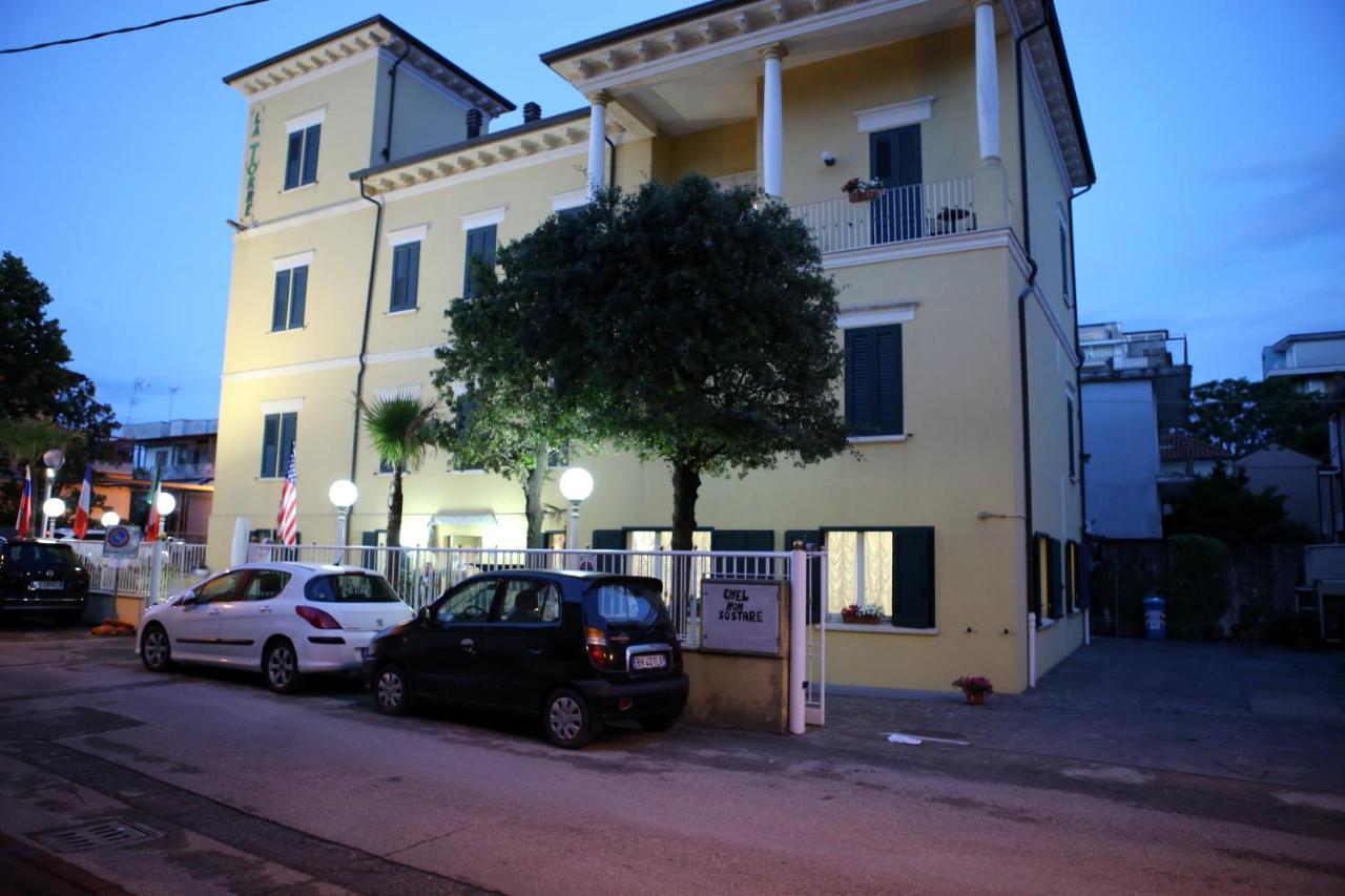 Hotel La Torre Rimini Buitenkant foto
